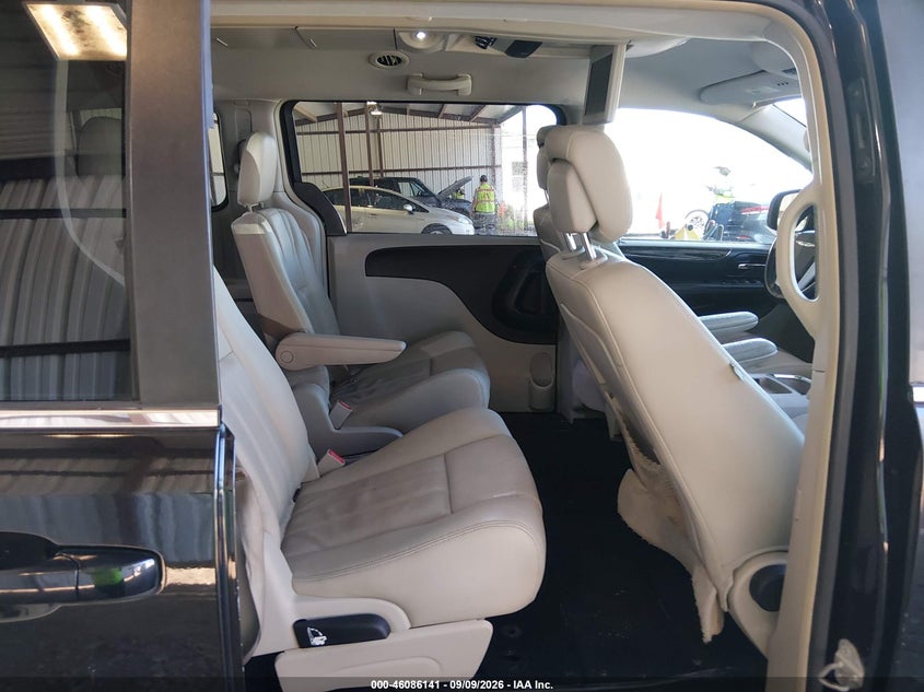 2015 CHRYSLER TOWN & COUNTRY auction photo 8