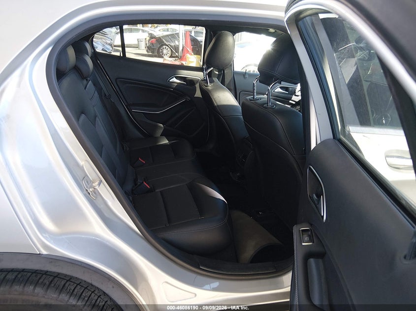 MERCEDES-BENZ GLA 250 - zdjęcie 8