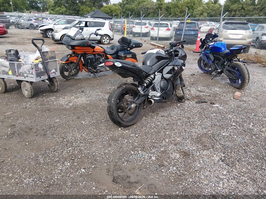 KAWASAKI EX650 2011