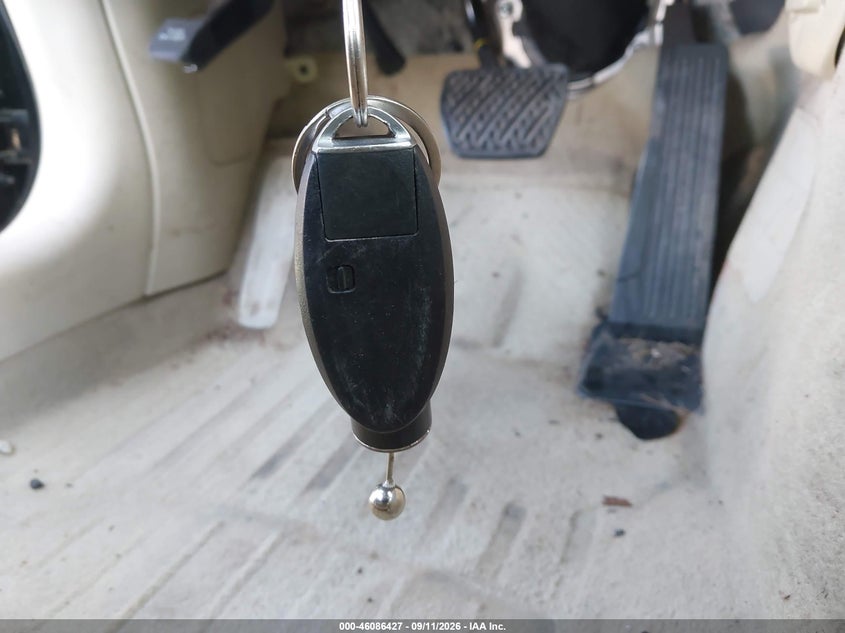 2011 INFINITI G37 JOURNEY · Фото 11