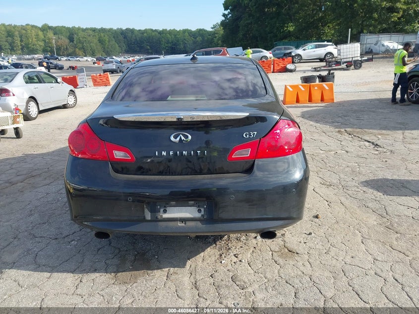 2011 INFINITI G37 JOURNEY · Фото 16