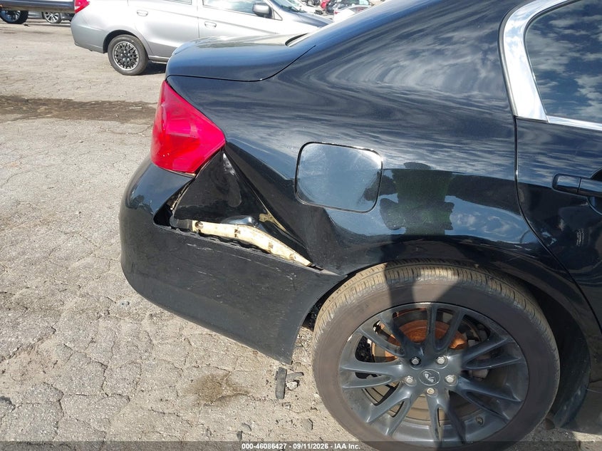 2011 INFINITI G37 JOURNEY · Фото 6