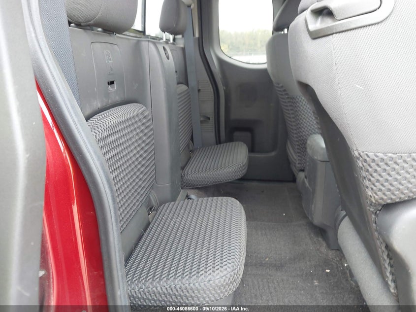 2013 NISSAN FRONTIER auction photo 8