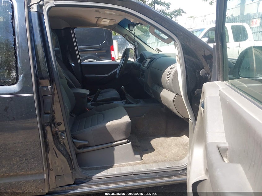 2013 NISSAN FRONTIER auction photo 5