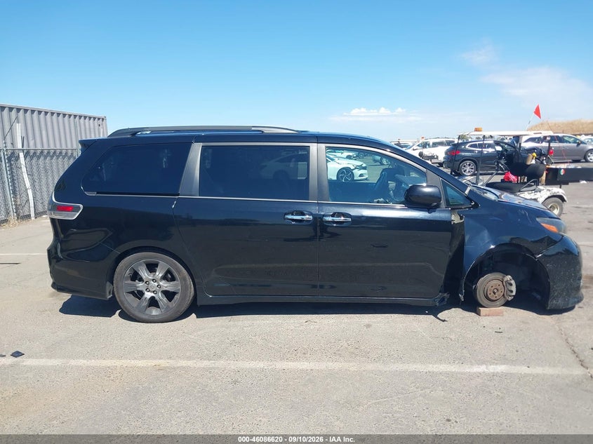 TOYOTA SIENNA - zdjęcie 14