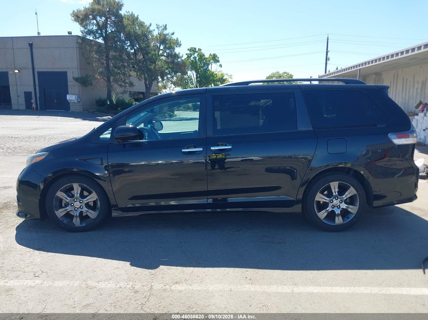 TOYOTA SIENNA - zdjęcie 15
