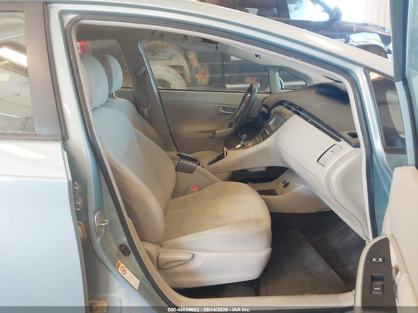 2013 TOYOTA PRIUS auction photo 5