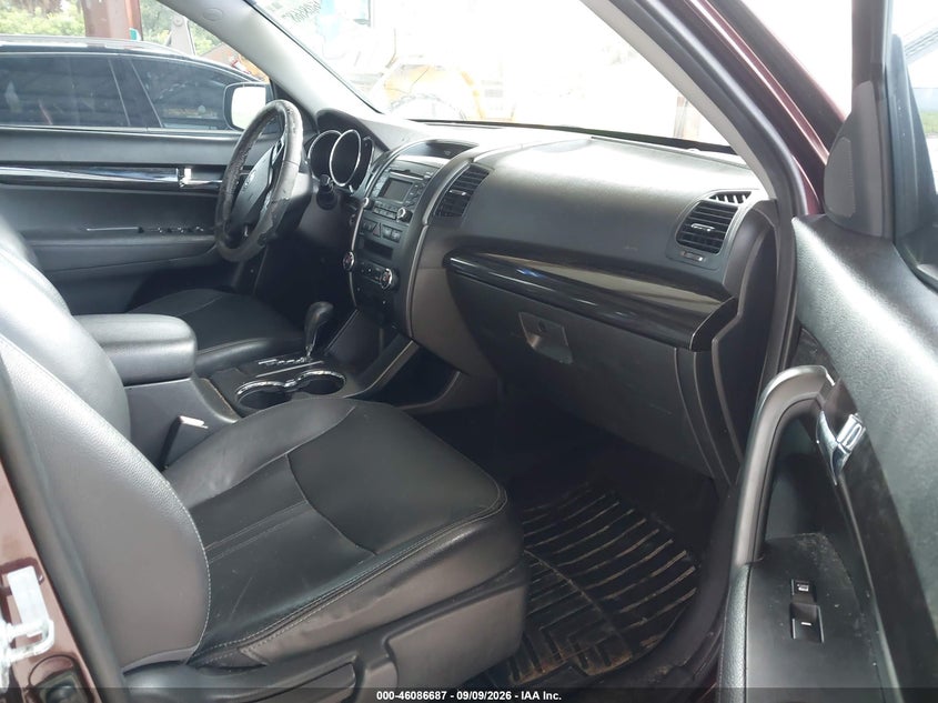2011 KIA SORENTO auction photo 5