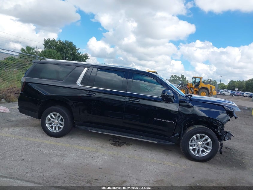 CHEVROLET SUBURBAN - zdjęcie 14