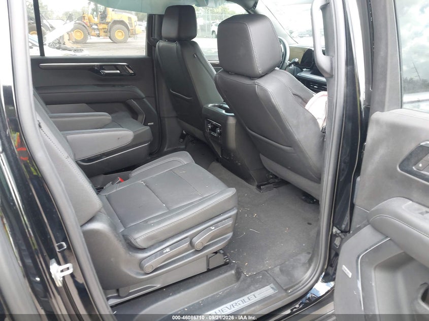 CHEVROLET SUBURBAN - zdjęcie 8