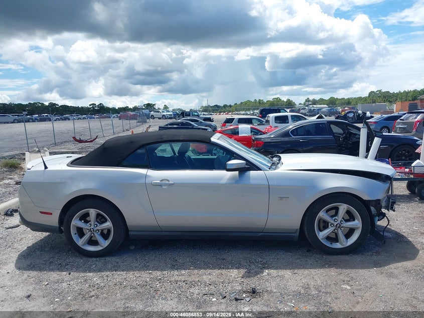 2010 FORD MUSTANG GT PREMIUM · Photo 14