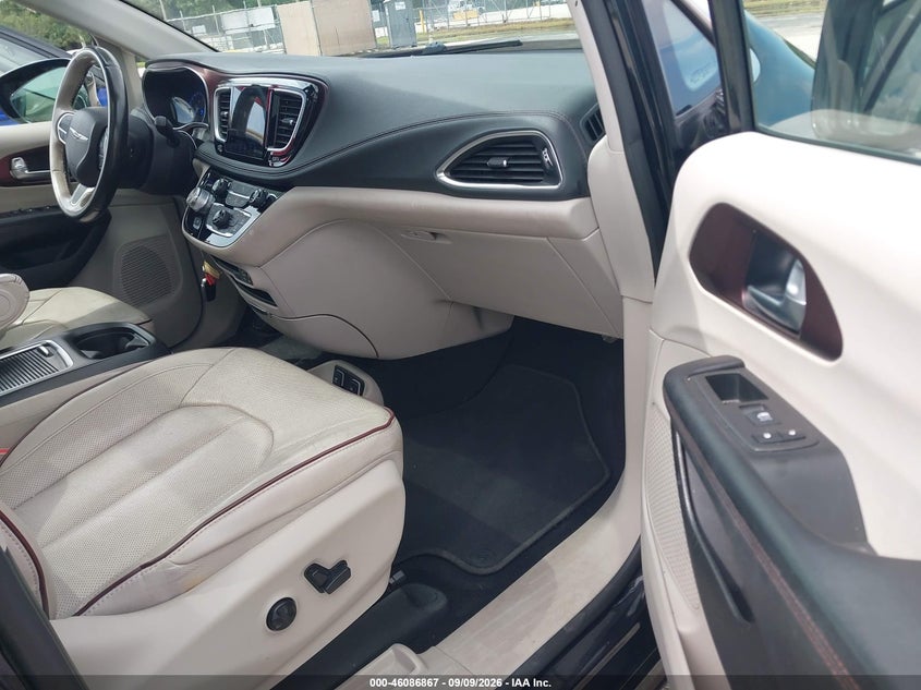 2020 CHRYSLER PACIFICA auction photo 5