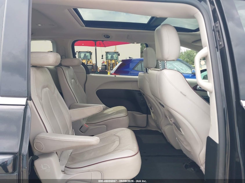 2020 CHRYSLER PACIFICA auction photo 8