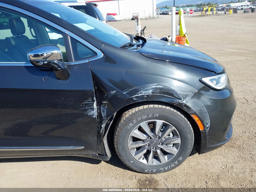 2023 CHRYSLER PACIFICA HYBRID auction photo 6