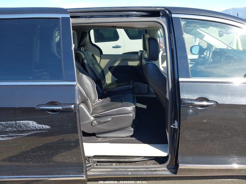 2023 CHRYSLER PACIFICA HYBRID auction photo 8