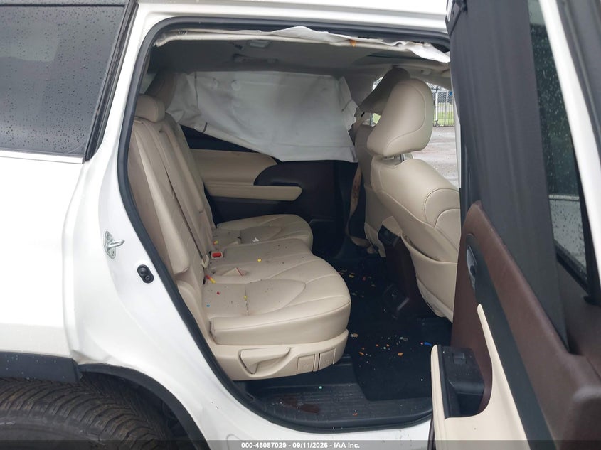 TOYOTA HIGHLANDER - zdjęcie 8