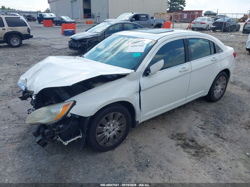 Vin: 1c3bc4fb7bn522733, lot: 46586648, chrysler 200 lx 20112