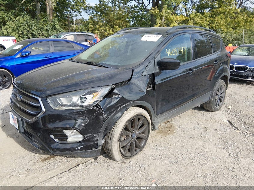 Vin: 1fmcu9gd3kua06736, lot: 46586754, ford escape se 20192