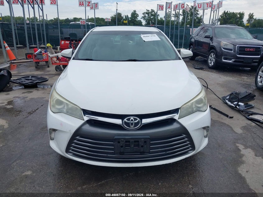 TOYOTA CAMRY - zdjęcie 13