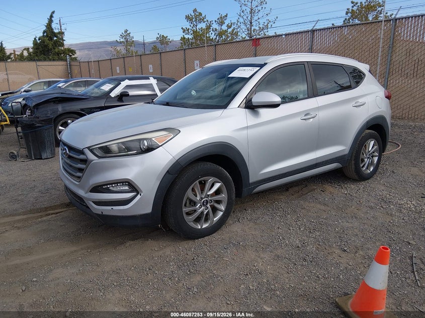 2017 Hyundai Tucson, Normal Wear & Tear, IAAI, VIN KM8J3CA47HU290669 — photo 2