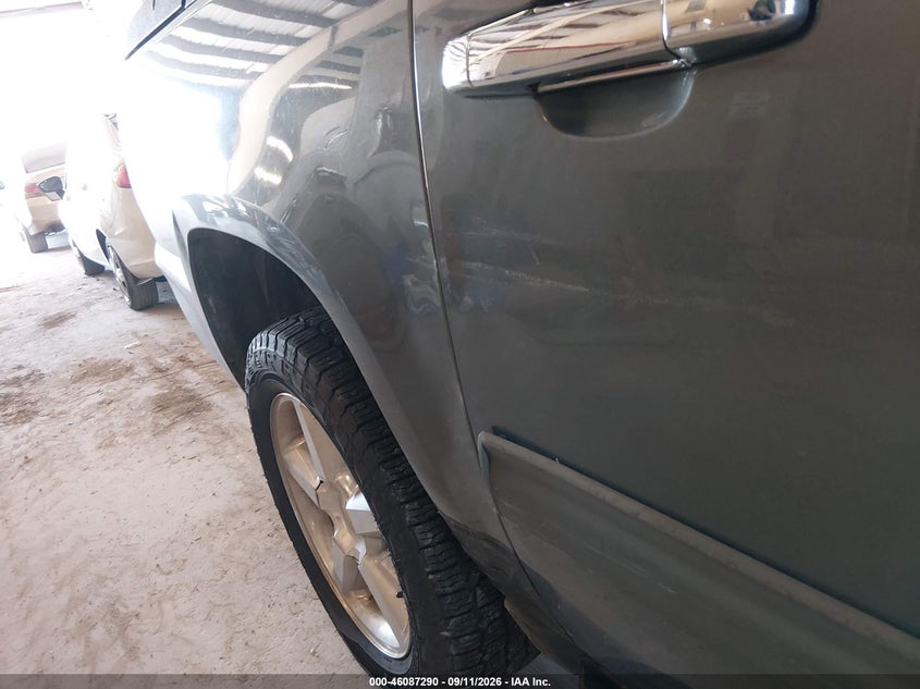 2011 CHEVROLET AVALANCHE 1500 auction photo 6