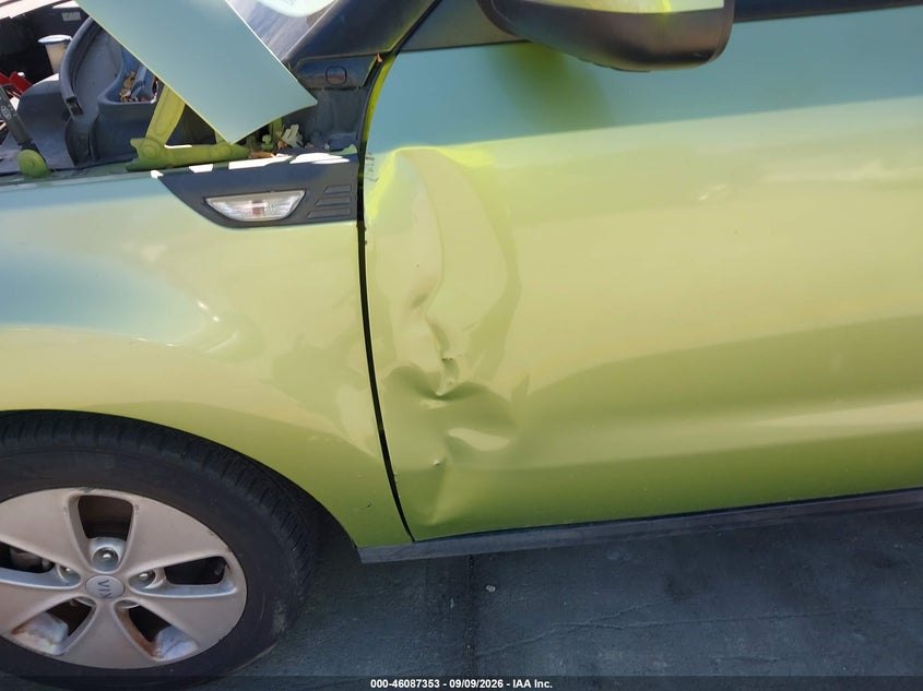 2014 KIA SOUL auction photo 6