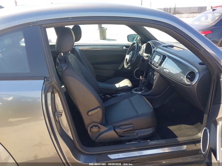 2012 VOLKSWAGEN BEETLE auction photo 5