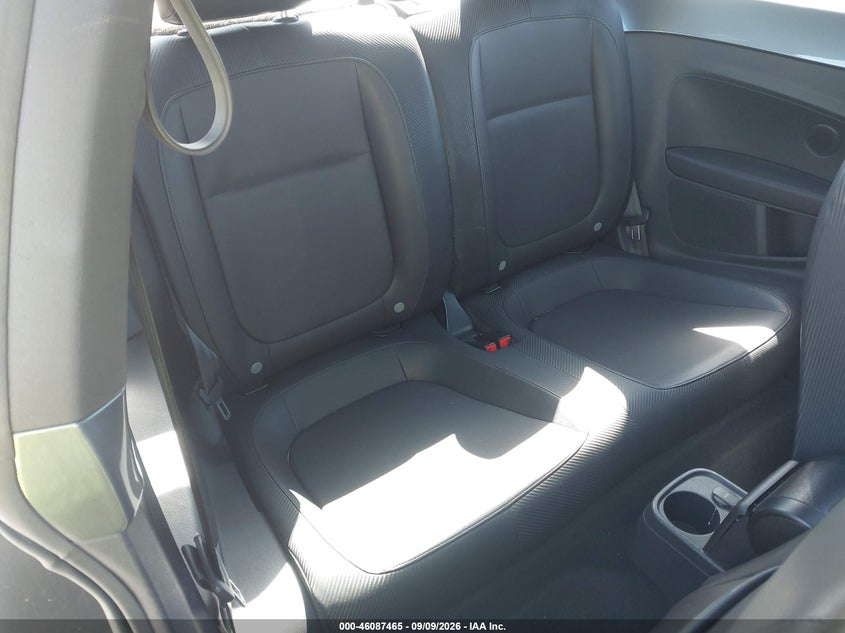 2012 VOLKSWAGEN BEETLE auction photo 8