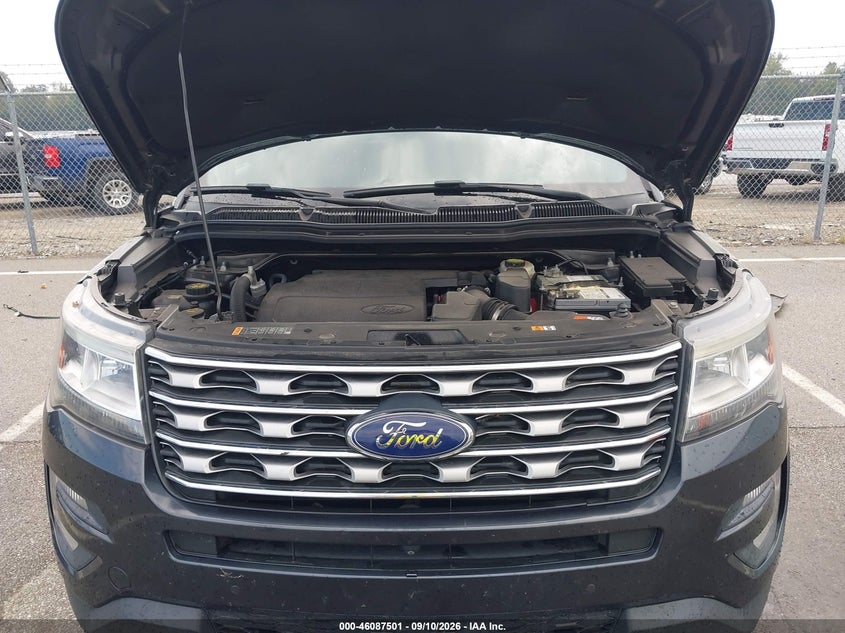 2017 FORD EXPLORER LIMITED · Photo 10