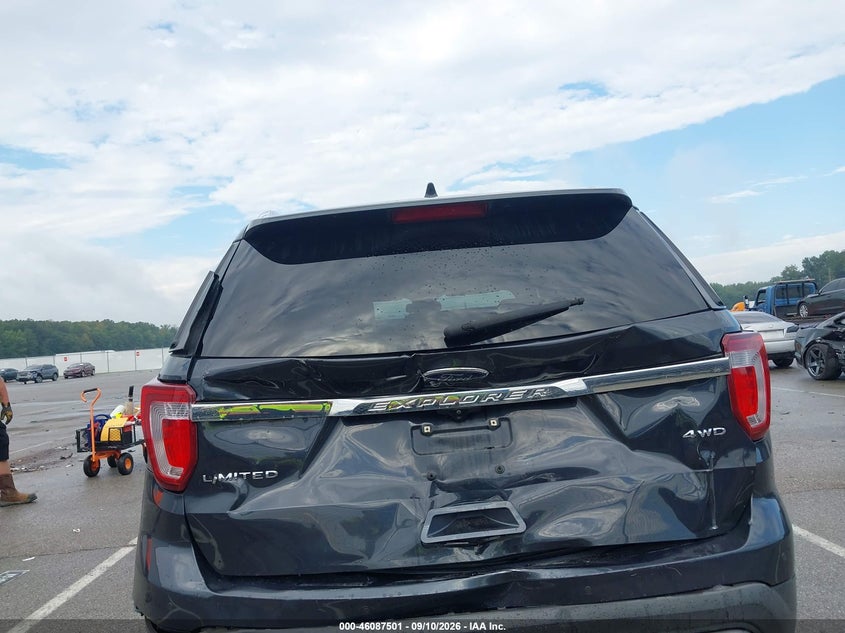 2017 FORD EXPLORER LIMITED · Photo 17