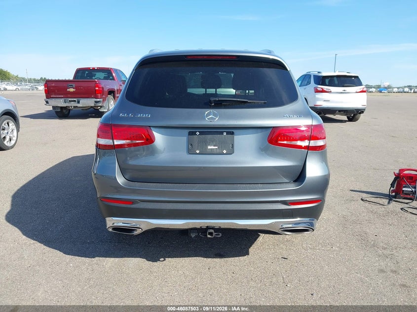 MERCEDES-BENZ GLC 300 - zdjęcie 16