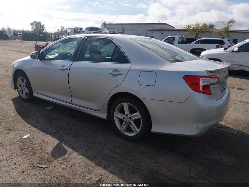 Vin: 4t1bf1fk3cu120826, lot: 46587176, toyota camry se 20123