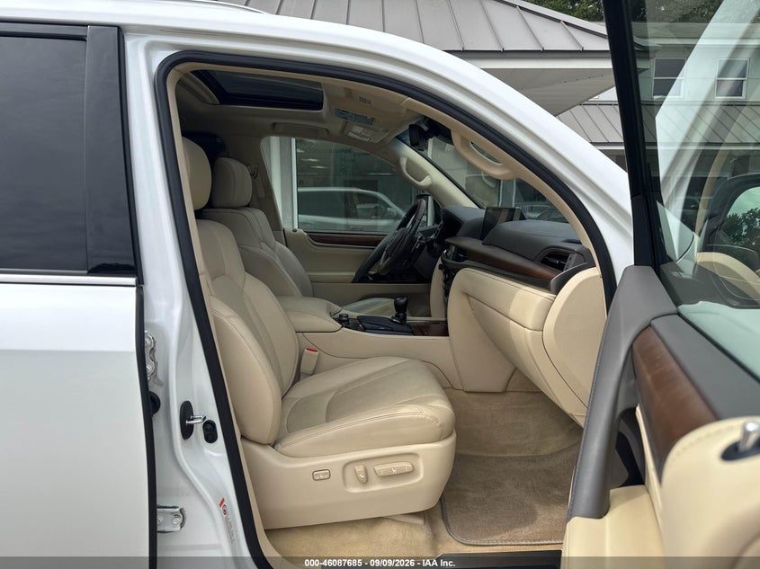 2016 LEXUS LX 570 auction photo 5