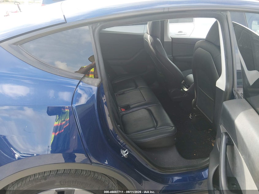 TESLA MODEL Y - zdjęcie 8