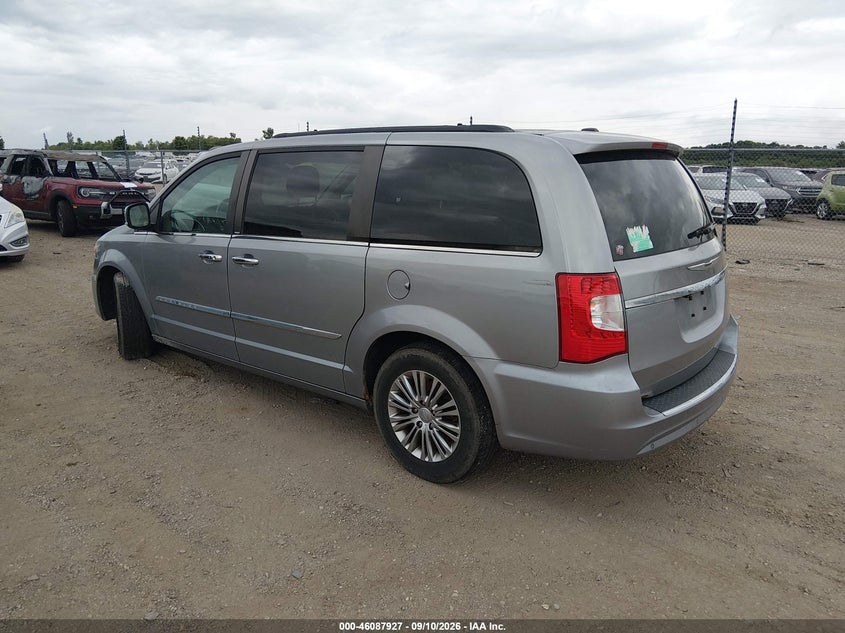 2013 CHRYSLER TOWN & COUNTRY auction photo 3