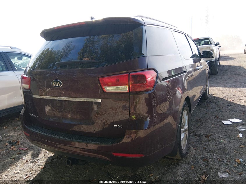 2015 KIA SEDONA auction photo 4