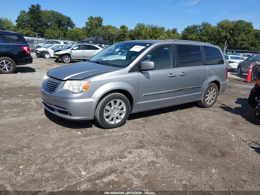 2013 CHRYSLER TOWN & COUNTRY auction photo 2