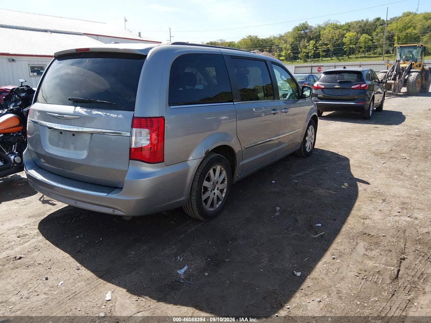 2013 CHRYSLER TOWN & COUNTRY auction photo 4