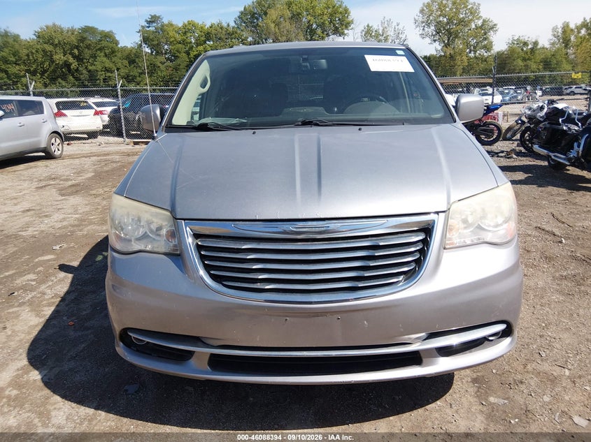 2013 CHRYSLER TOWN & COUNTRY auction photo 6