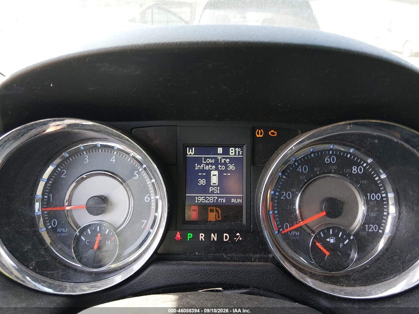 2013 CHRYSLER TOWN & COUNTRY auction photo 7