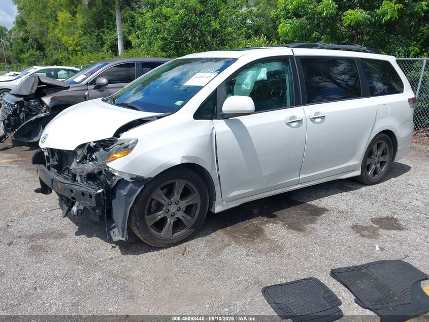Vin: 5tdxz3dc0hs814426, lot: 46588047, toyota sienna se premium 8 passenger 20172