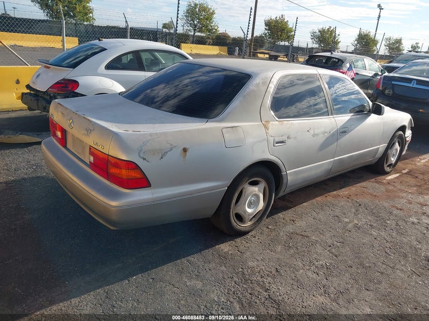 2000 LEXUS LS 400 auction photo 4