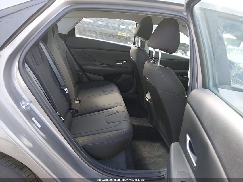 2023 HYUNDAI ELANTRA auction photo 8