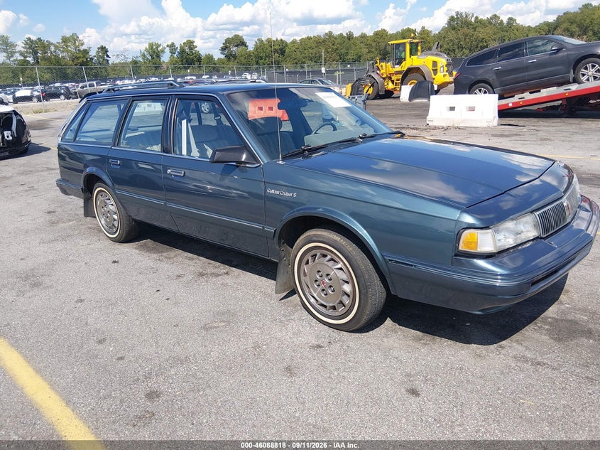 1994 OLDSMOBILE CUTLASS CRUISER auction photo 1