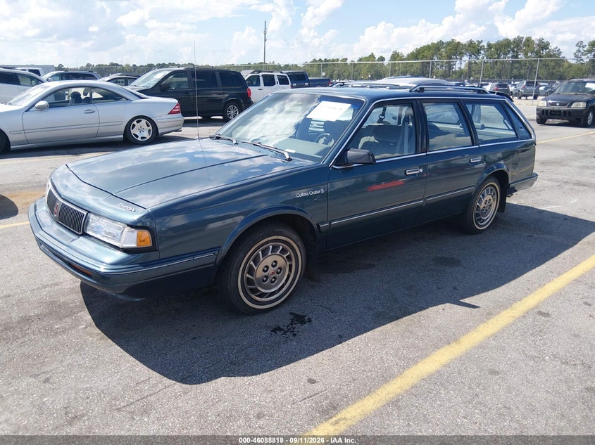 1994 OLDSMOBILE CUTLASS CRUISER auction photo 2