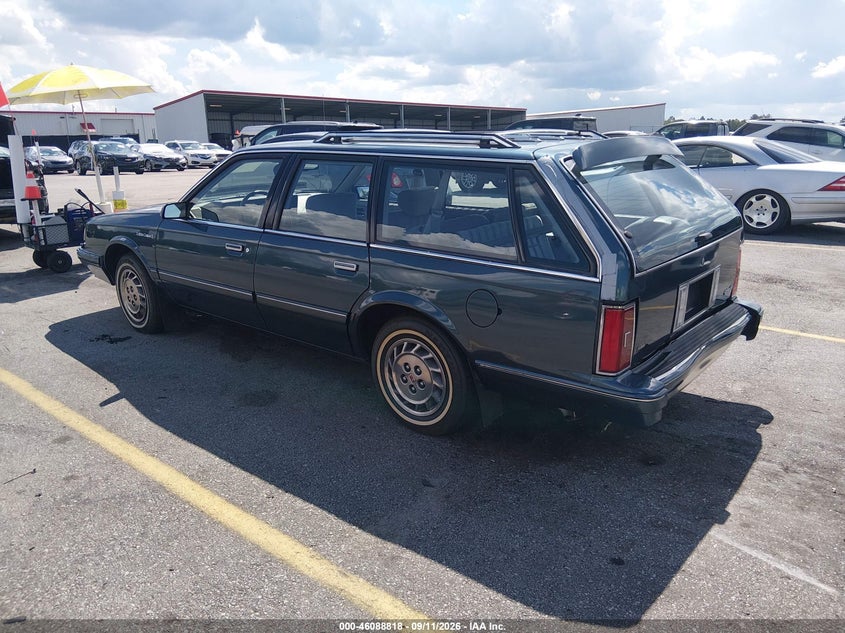 1994 OLDSMOBILE CUTLASS CRUISER auction photo 3