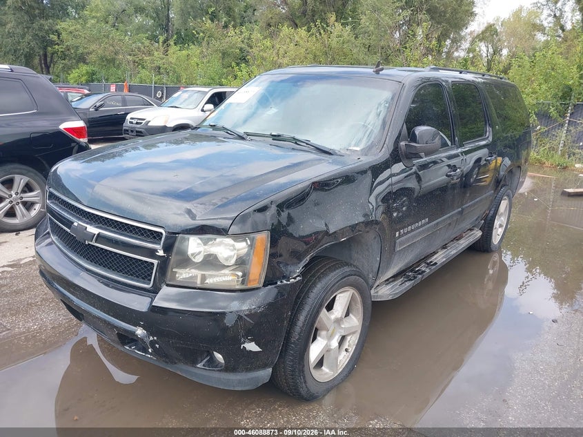 2008 Chevrolet Suburban, Left Front, IAAI, VIN 3GNFK16378G165277 — photo 2
