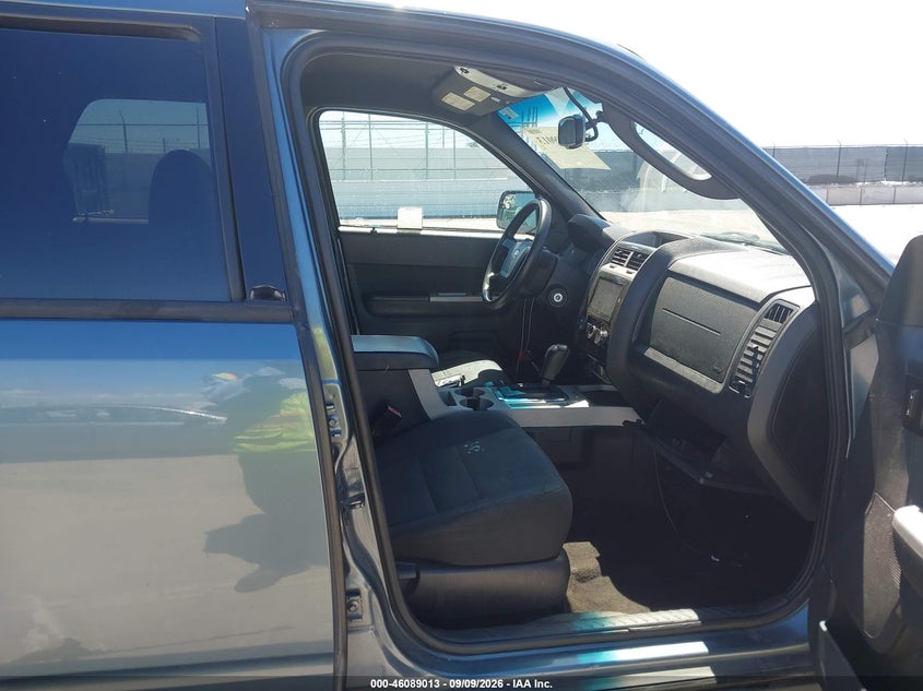2012 FORD ESCAPE auction photo 5
