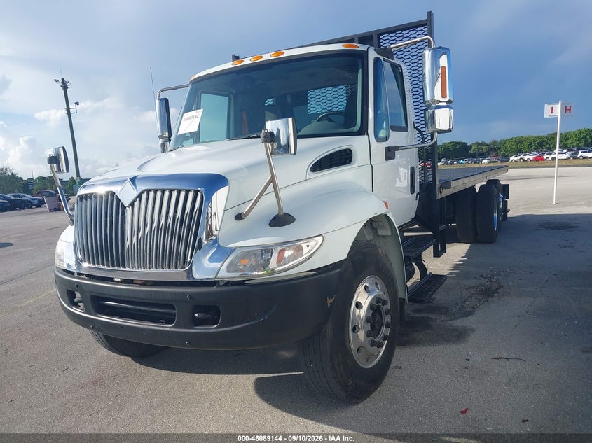 2005 INTERNATIONAL 4000 auction photo 2