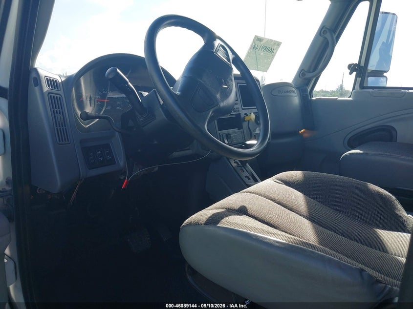 2005 INTERNATIONAL 4000 auction photo 6